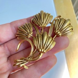 Rare Oscar de la Renta Brooch